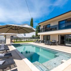 Villa Domenica Medelina 5. City center, pool, jacuzzi, sauna