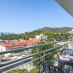 Two-Bedroom Apartment In Ploce