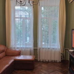 Apartment on Yevreis'ka street