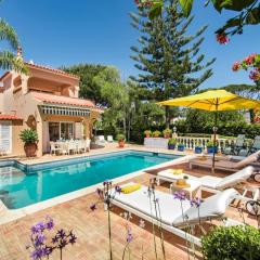 4 Bedrooms Private Pool Close To All Amenities