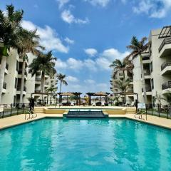 Luxury Condo with Pool and Jacuzzi