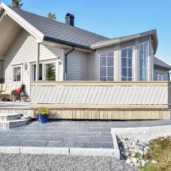 Gorgeous Home In Torangsvåg With Wifi
