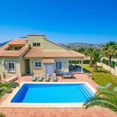 Villa Fresno by Villa Plus