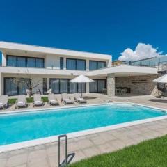 Luxusvilla "Bianca" nur 2 km vom Meer mit offener Terrasse, Pool, Sauna