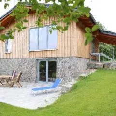 Moderne Luxusvilla in Naturlage am Miltenberg, modernes Interieur, Profiküche