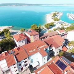Gemütliche Ferienwohnung in Crikvenica mit Grill, Whirlpool und Terrasse