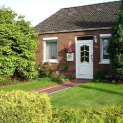 Ferienhaus in Hage mit Garten, Terrasse und Grill
