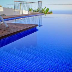 Ferienhaus in Estreito Da Calheta mit Privatem Pool und Meerblick