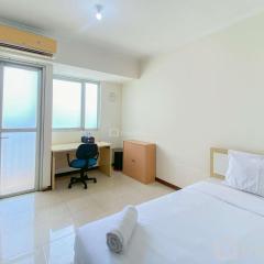 Minimalist and Comfy Studio Room Maple Park Sunter Apartment By Travelio