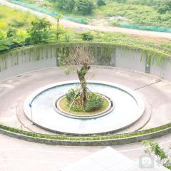 Modern Look Studio Room at Gateway Park LRT City Jatibening Apartment By Travelio
