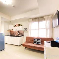 Comfy and Modern 2BR Apartment at Parahyangan Residence By Travelio