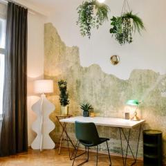 Kunstvolles Apartment im Zentrum mit Balkon und Parkplatz