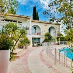 Studio avec loggia, piscine et parking