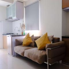 Modern Look 2BR at Apartment Parahyangan Residence By Travelio
