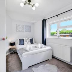 Hanwell 2 bedroom Maisonette by 360Stays