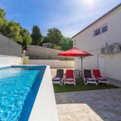 Stunning Home In Banjol