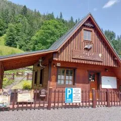 Chatka pod jaskyňou