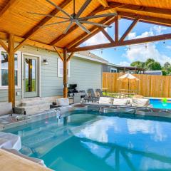 1 Mi to Canyon Lake Home with Pool, Hot Tub and Sauna