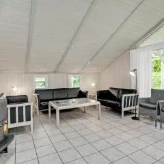 Stunning Home In Oksbøl With Wifi