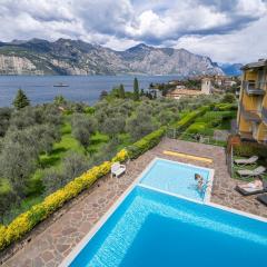 City CENTRAL Apartment - via Panoramica 38 - MALCESINE - Pool & Amazing Lakeview