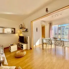 Imma bright apartment by HLCLUB Agency