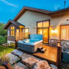 Rustic Luxury Prime Townhome with Mountain Views