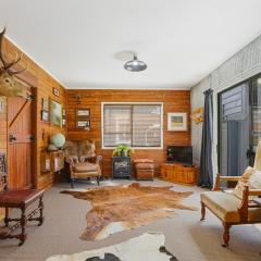 Timber Retreat - CBD location