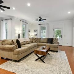 Charming Cottage and Guest House a block to beach!
