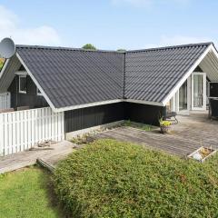 3 Bedroom Awesome Home In Juelsminde