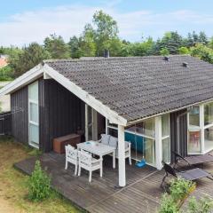 Amazing Home In Væggerløse With Wifi
