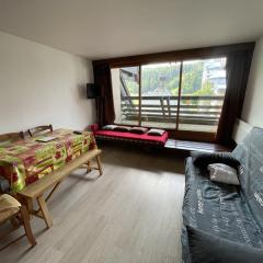Charmant studio avec balcon, au pied des pistes et commerces - FR-1-787-24