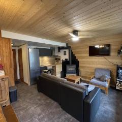 Chalet T4 ensoleillé avec jardin, proche commerces & pistes, navette gratuite, équipement complet - FR-1-787-38
