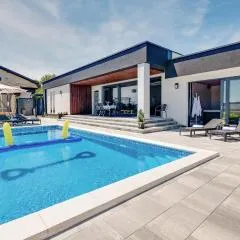 Lovely Home In Dubovec Bisaski