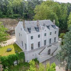 3 - Grand Appartement dans Château & Domaine privé à 15min de Lyon