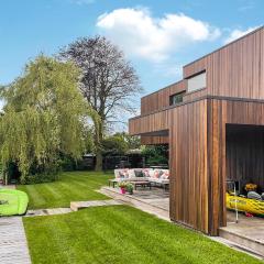 Awesome Home In Vinkeveen