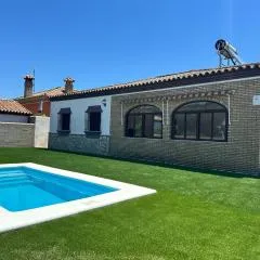 Villa en Playa La Barrosa - Piscina, Jardín y Todas las Comodidades