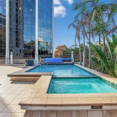 Greys Urban Escape with Spa, Pool - Gym