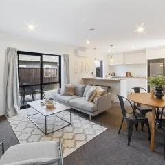Modern 2-Bed Townhouse Near Hamilton Lake Domain