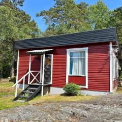 6 person holiday home in Djurhamn