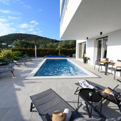 Luxury apartment Perla in Villa with heated pool