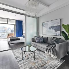 Yaya - Modern Apartment with City, Ocean & Mountain views!