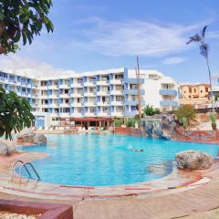 Green Park, swimming-pool, bar, wifi, parking