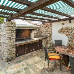 2 Bedroom Beautiful Home In Novo Selo