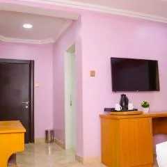 Madaki's Executive Suites