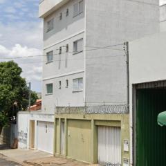 Quarto em Apto Compartilhado Bem Localizado AP 204