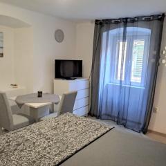 Studio apartment Lola