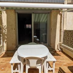 Villa T3 climatisée, 57m², 5/6 pers, proche plage, rénovée, terrasse, parking, quartier animé - FR-1-797-48