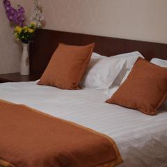 Hotel 198
