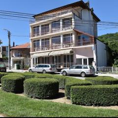Manolovi Guest House