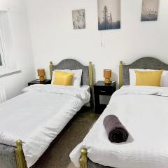 NEW Spacious 6 Guests House Sheffield WIFI Parking